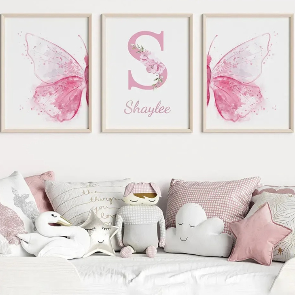 Triptyque papillon personnalisé avec initiale fleurie pour décoration murale chambre enfant