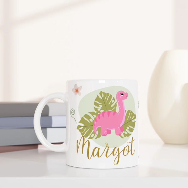 Mug personnalisable avec dinosaure rose au long cou et feuillage vert tropical