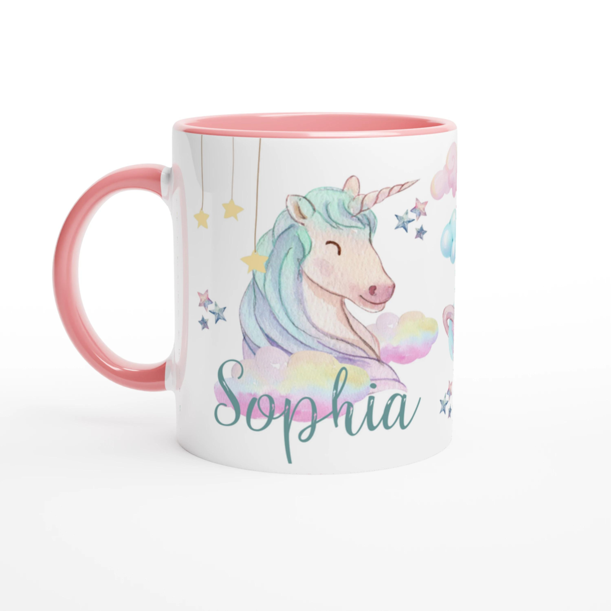 Tasse personnalisée avec licorne pastel et ciel étoilé, intérieur rose, idéale pour un cadeau tendre et féerique.
