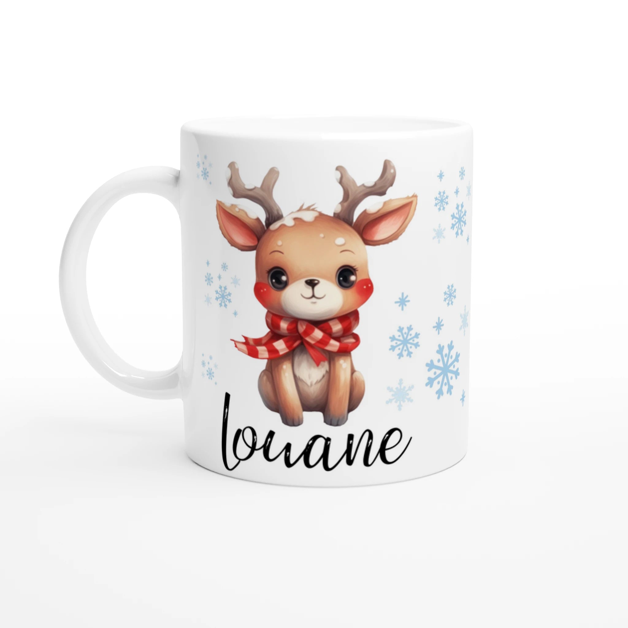 Mug prénom enfant avec renne, intérieur blanc, design hivernal idéal pour Noël et l’hiver.