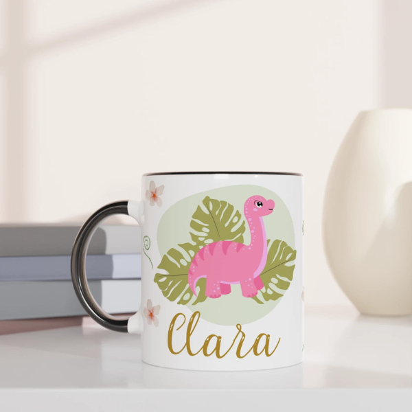 Tasse dinosaure personnalisé avec prénom, intérieur noir, parfait pour un cadeau amusant et mignon.