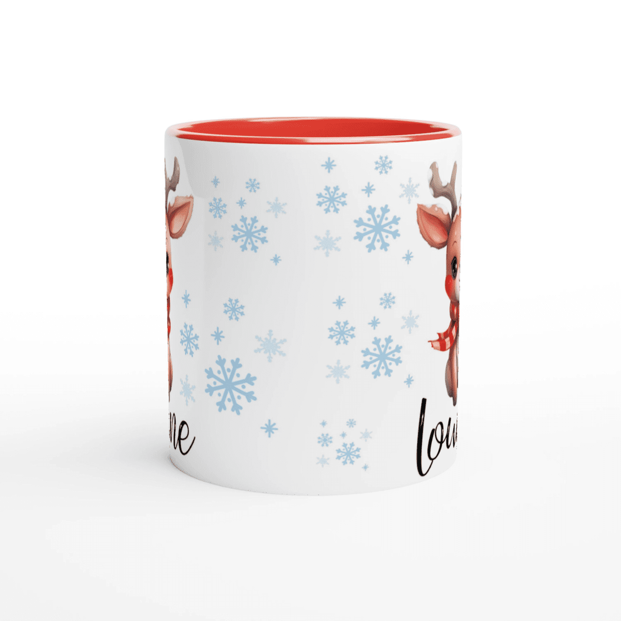 Mug personnalisé enfant avec renne et prénom, intérieur rouge, parfait pour un cadeau de Noël.