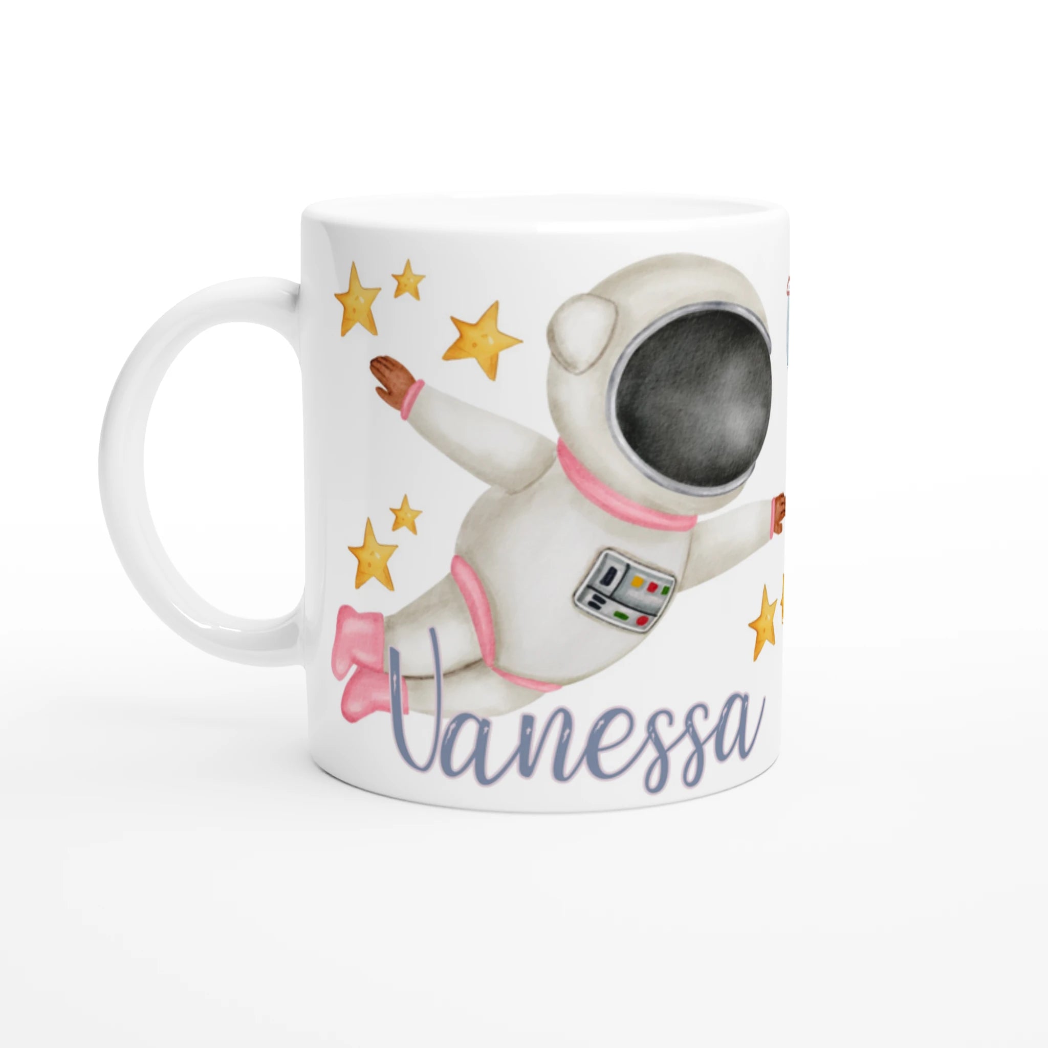 Mug personnalisé tout blanc avec astronaute en combinaison rose et fusée, idéal pour un cadeau enfant original et ludique.