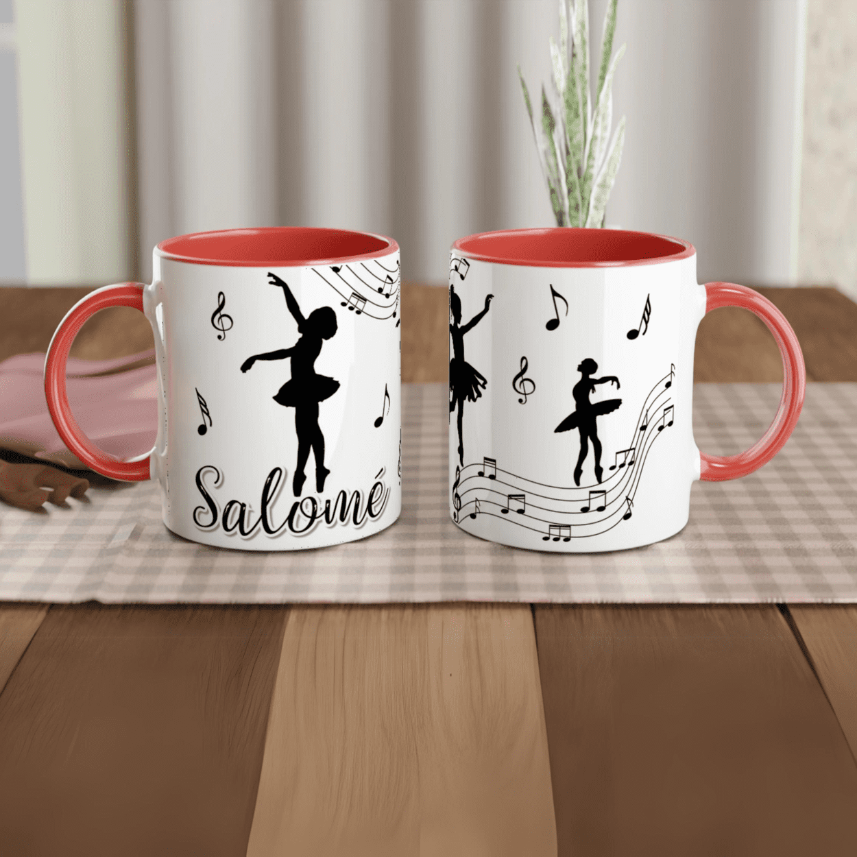 Tasse personnalisée avec prénom, design de danseuse classique et motifs musicaux, intérieur rouge, idéale comme cadeau original.