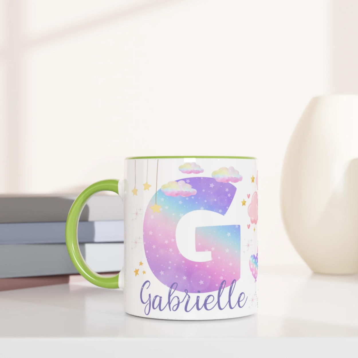 Tasse personnalisée avec licorne et paillettes féeriques, intérieur vert, un cadeau enchanteur et unique.