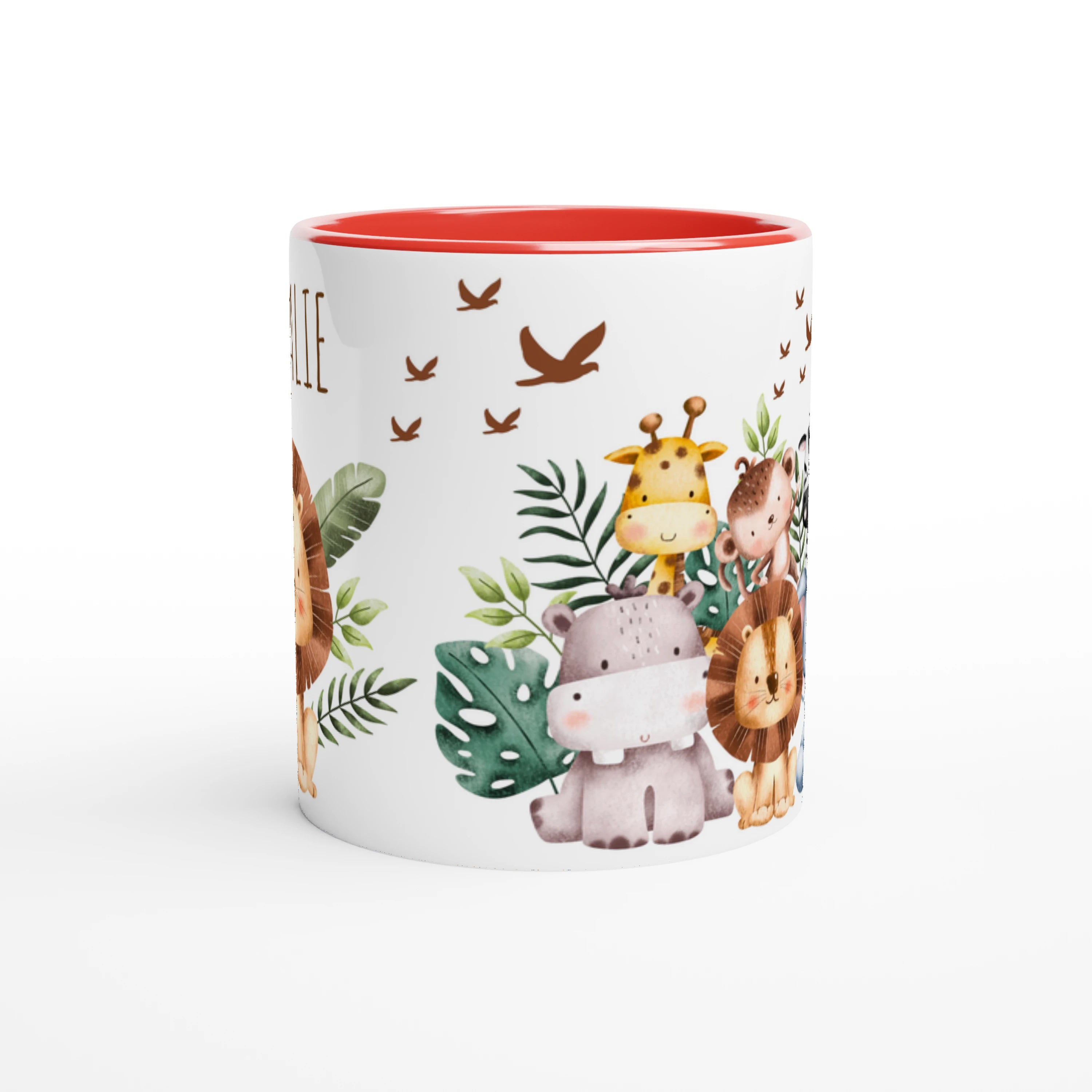 Mug personnalisé avec un lion joyeux et ses amis de la jungle, intérieur rouge, idéal pour un cadeau dynamique et captivant.