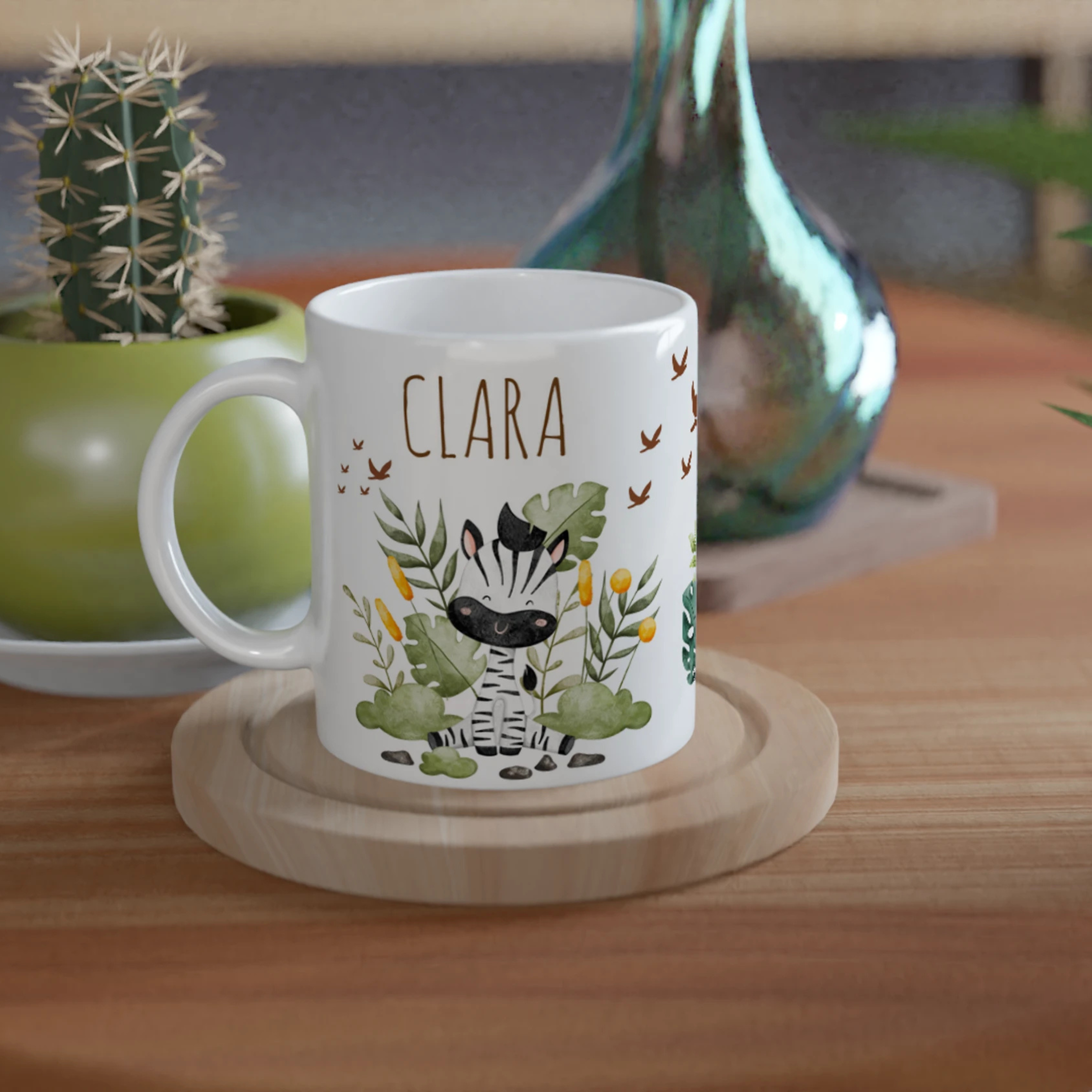 Mug personnalisé tout blanc avec un zèbre adorable et ses amis de la savane, parfait pour un cadeau unique et attendrissant.