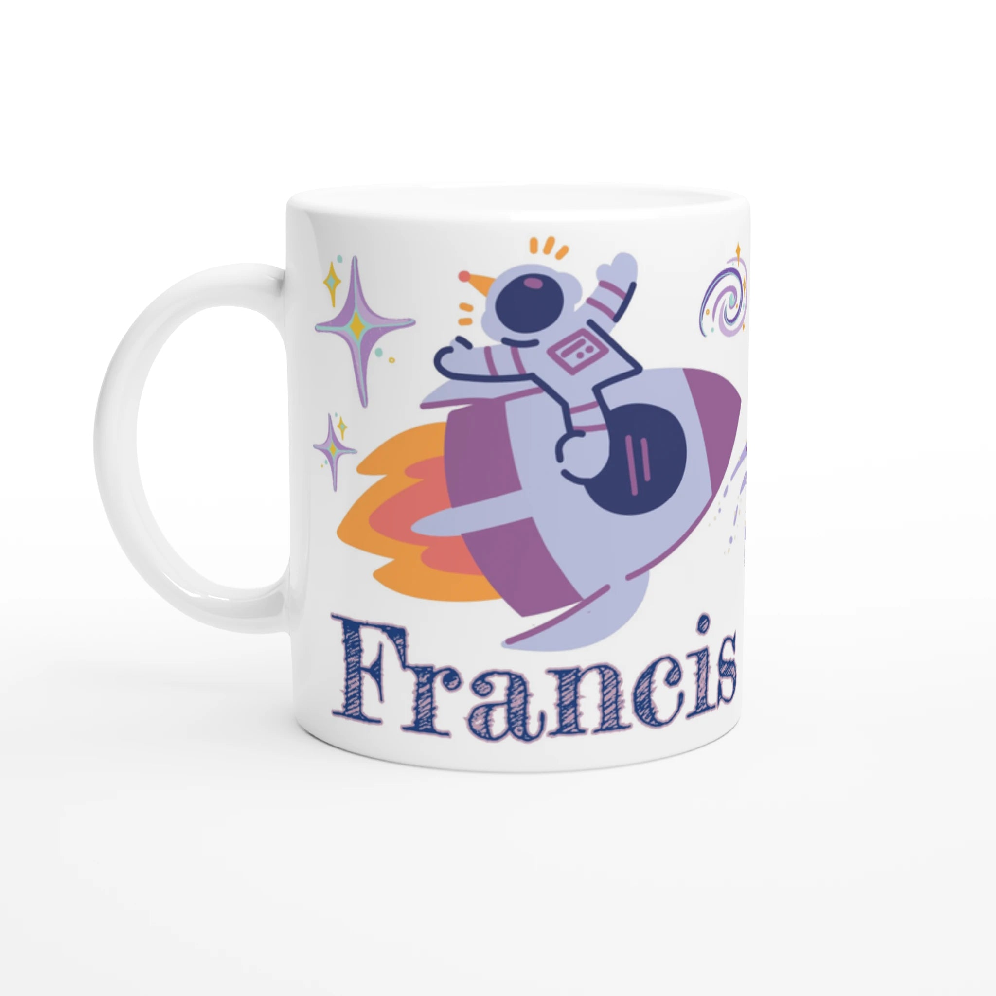 Mug personnalisé tout blanc avec illustration d’un astronaute sur une fusée dans l’espace, parfait pour un cadeau enfant original.
