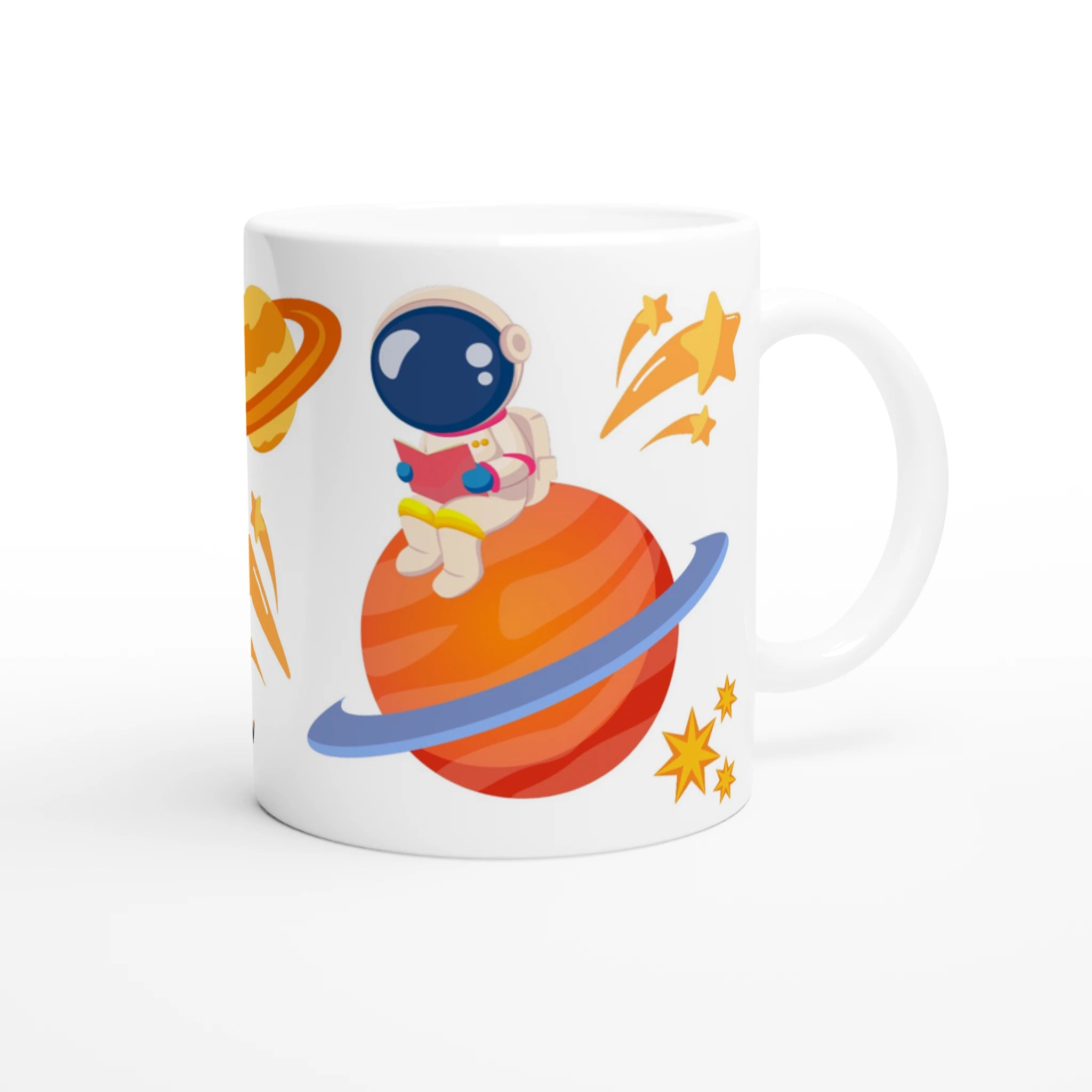 Mug personnalisé tout blanc avec astronaute flottant sur une planète, idéal pour un cadeau enfant original et ludique.
