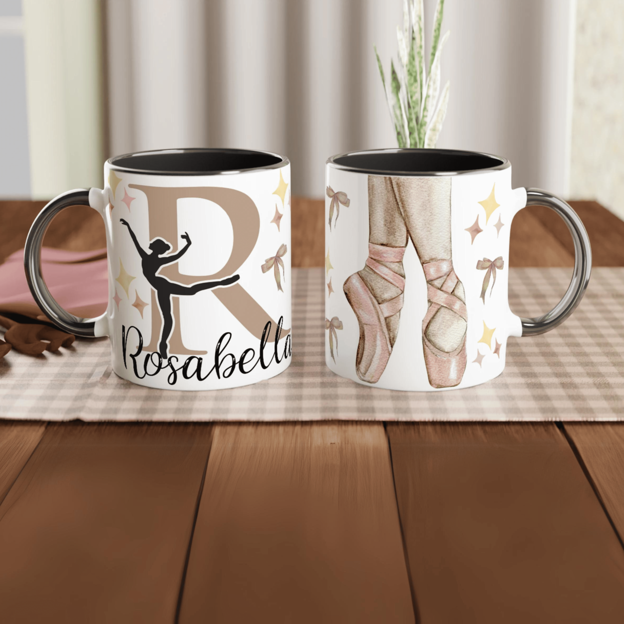 Mug personnalisable tout blanc avec prénom et design de ballerine et pointes, intérieur noir, cadeau élégant pour une passionnée de ballet.