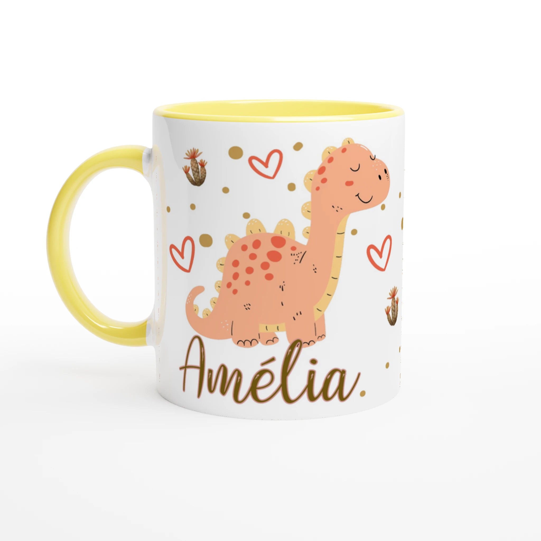 Mug dinosaure personnalisé avec prénom, intérieur jaune, design doux avec petits cœurs et cactus, parfait pour les enfants.