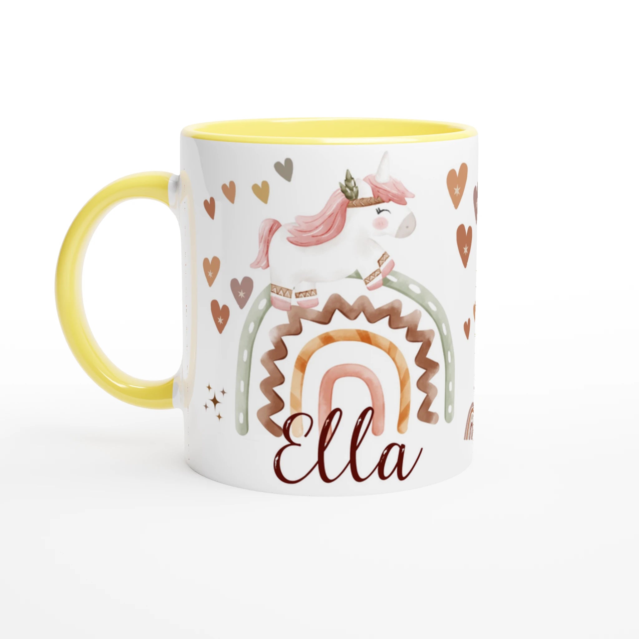 Mug personnalisé avec licorne au style bohème et étoiles scintillantes, intérieur jaune, parfait pour un cadeau lumineux et joyeux.