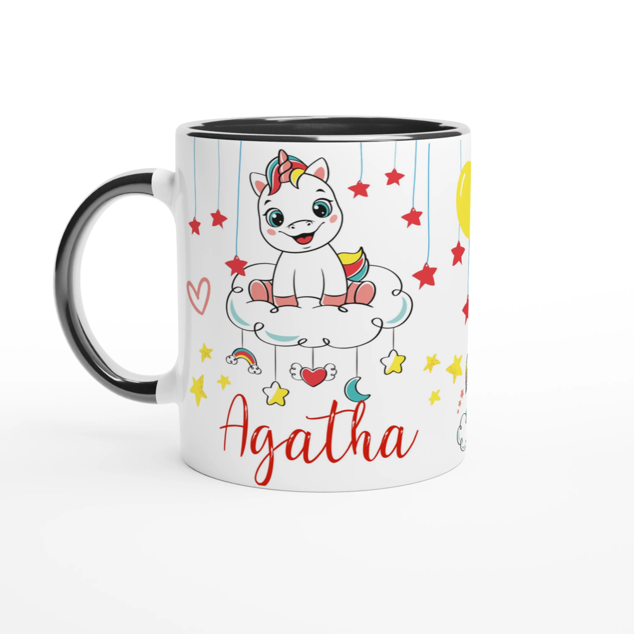 Mug personnalisé avec licorne et arc-en-ciel étoilé, intérieur noir, pour une touche élégante et féerique.