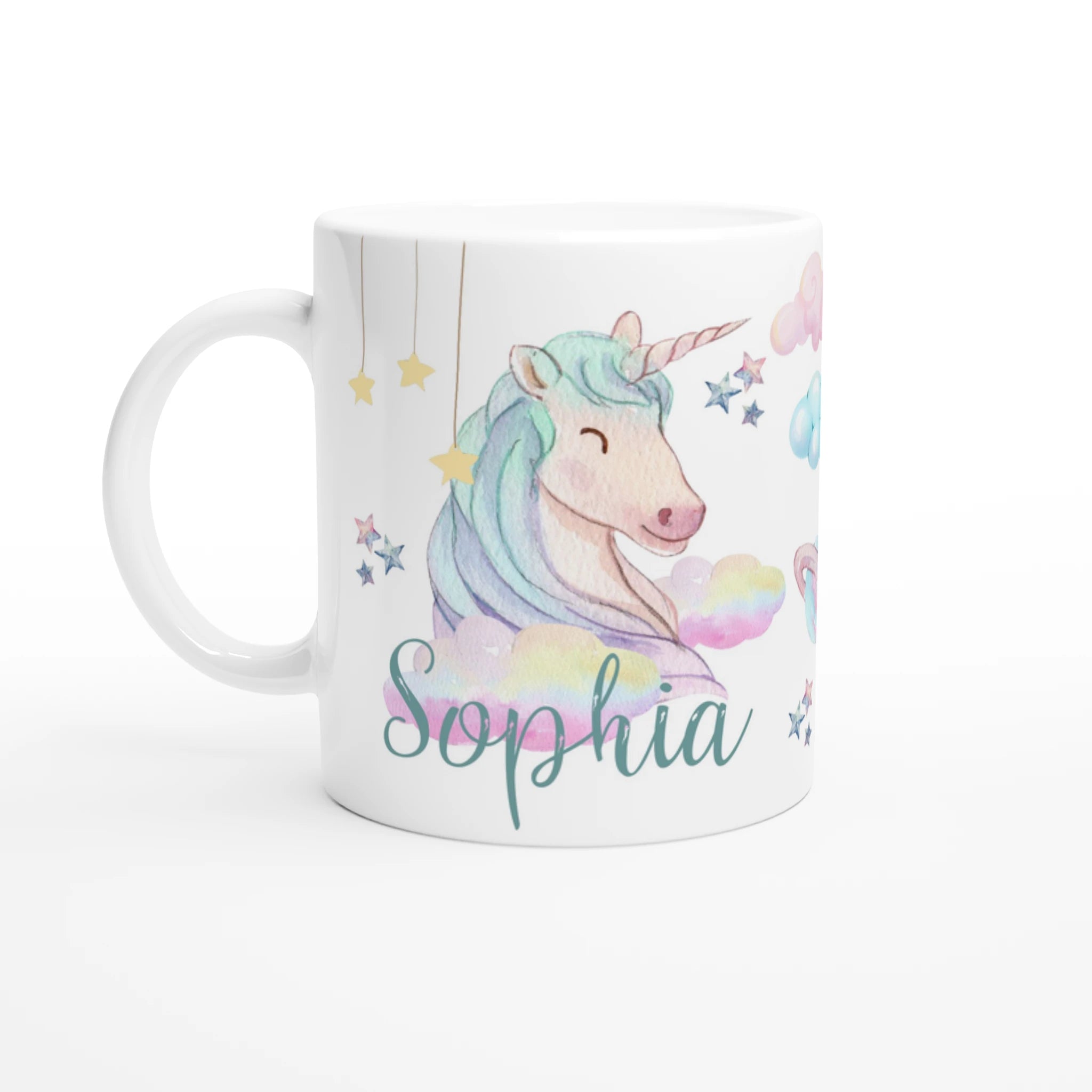 Mug personnalisé tout blanc avec licorne flottant sur un nuage pastel, idéal pour un cadeau féerique et magique.