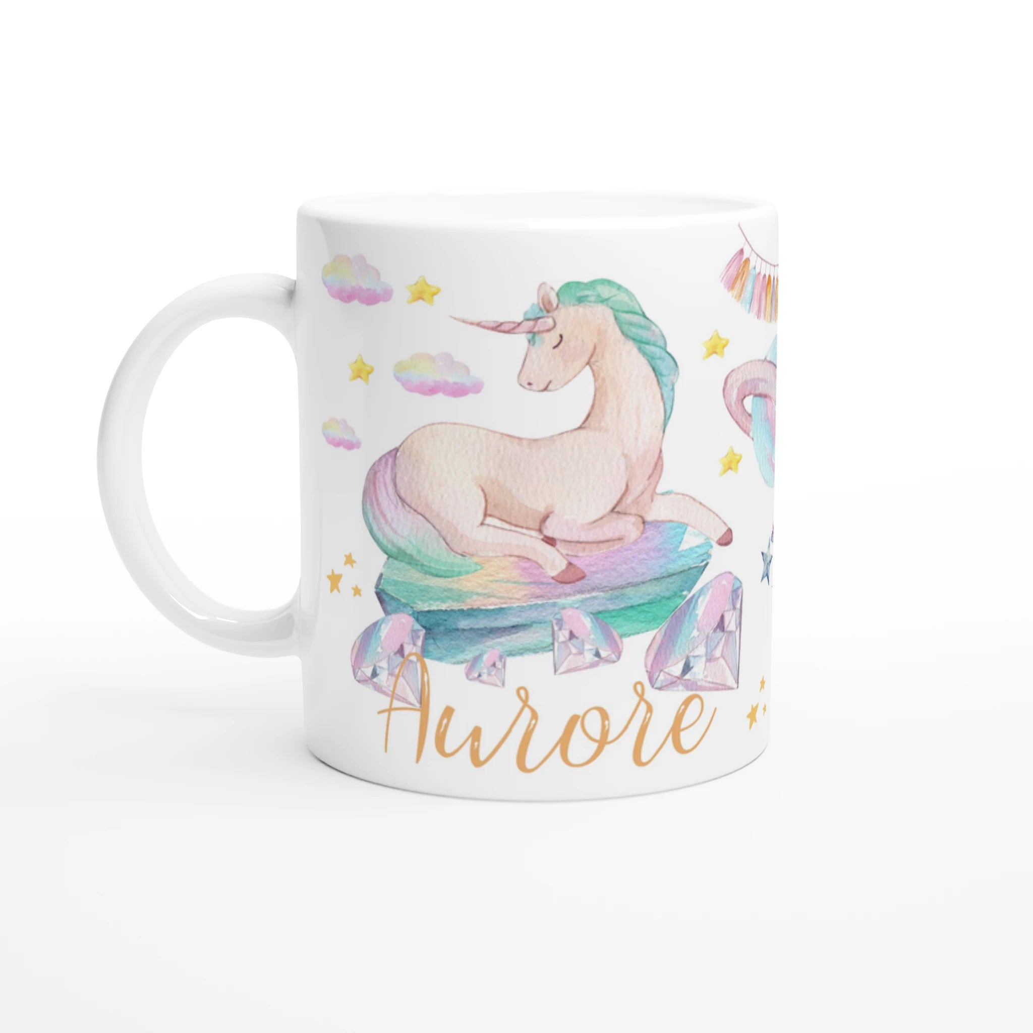 Mug personnalisé tout blanc avec licorne couchée sur un nuage pastel, idéal pour un cadeau féerique et enchanteur.