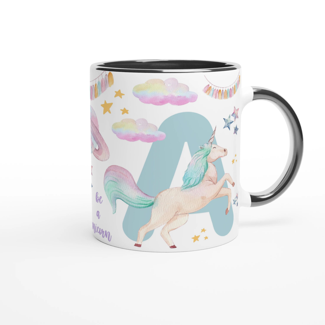 Mug personnalisé avec licorne et ambiance céleste étoilée, intérieur noir, pour une touche chic et mystique.