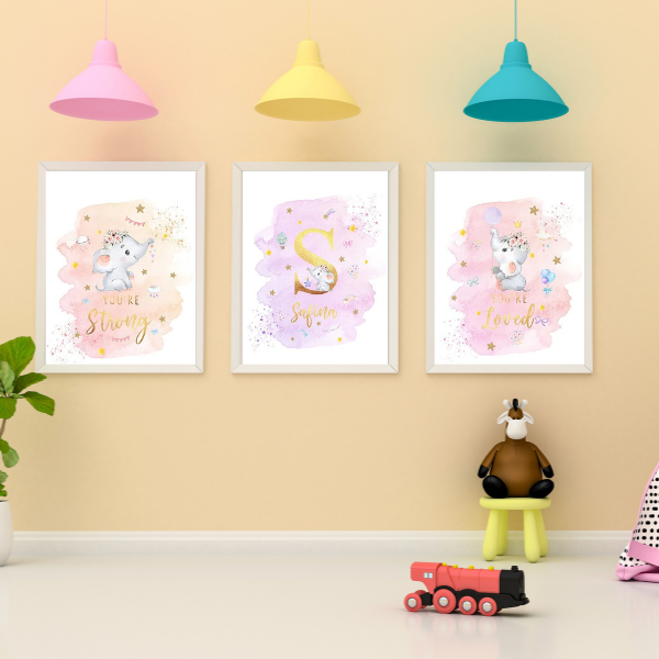 Triptyque d’affiches décoratives pour enfant avec éléphant et messages encourageants aux tons pastel