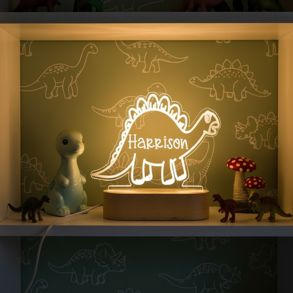 Veilleuse dinosaure LED posée sur une étagère dans une chambre d’enfant décorée sur le thème des dinosaures.