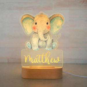 Veilleuse LED éléphant grise, personnalisable avec prénom, idéale pour un cadeau naissance.