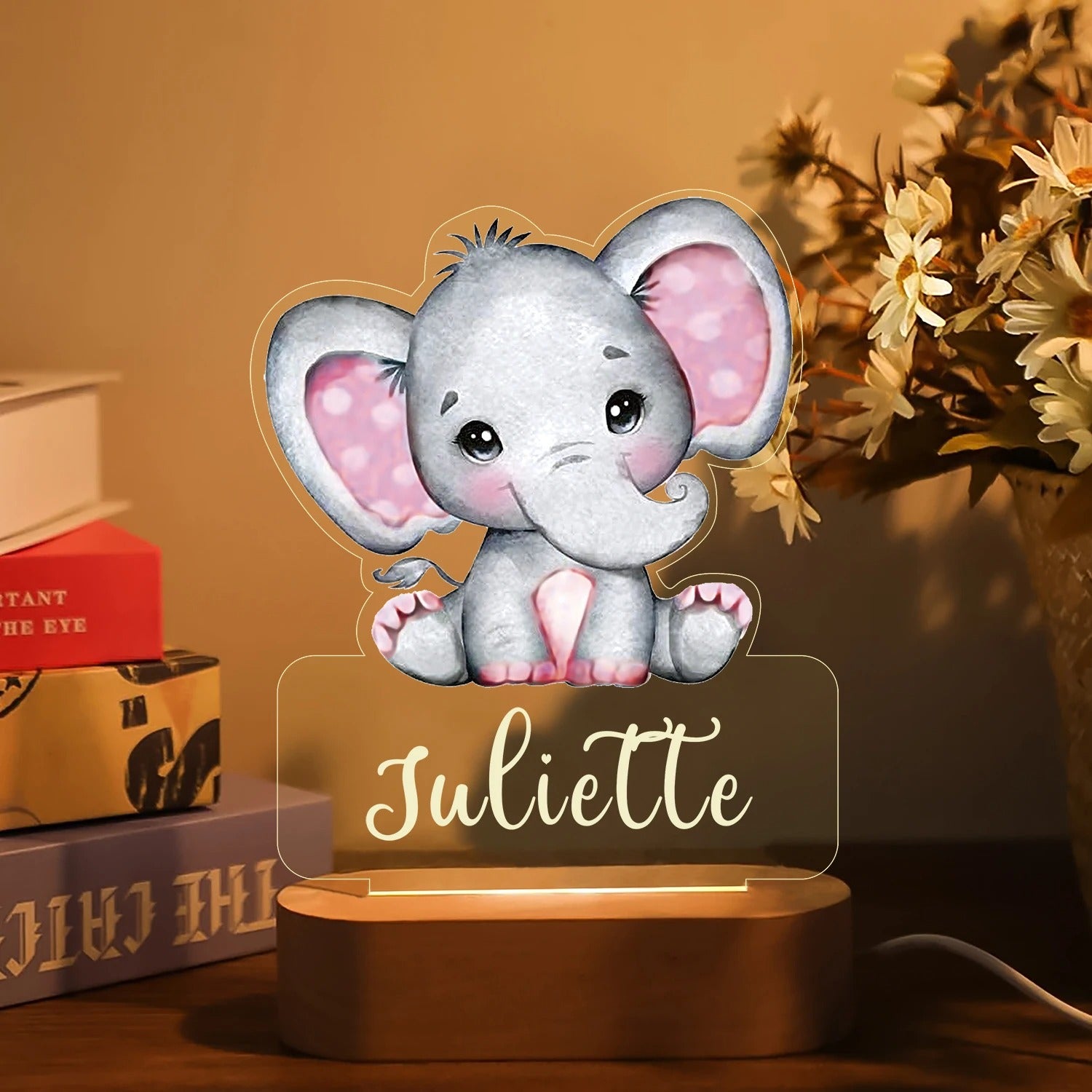 Veilleuse éléphant personnalisée avec prénom Juliette, idéale pour une chambre d'enfant.