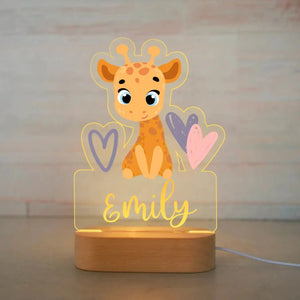 Veilleuse girafe personnalisée avec prénom, éclairage LED doux, idéale pour une décoration chambre bébé et un cadeau de naissance unique.