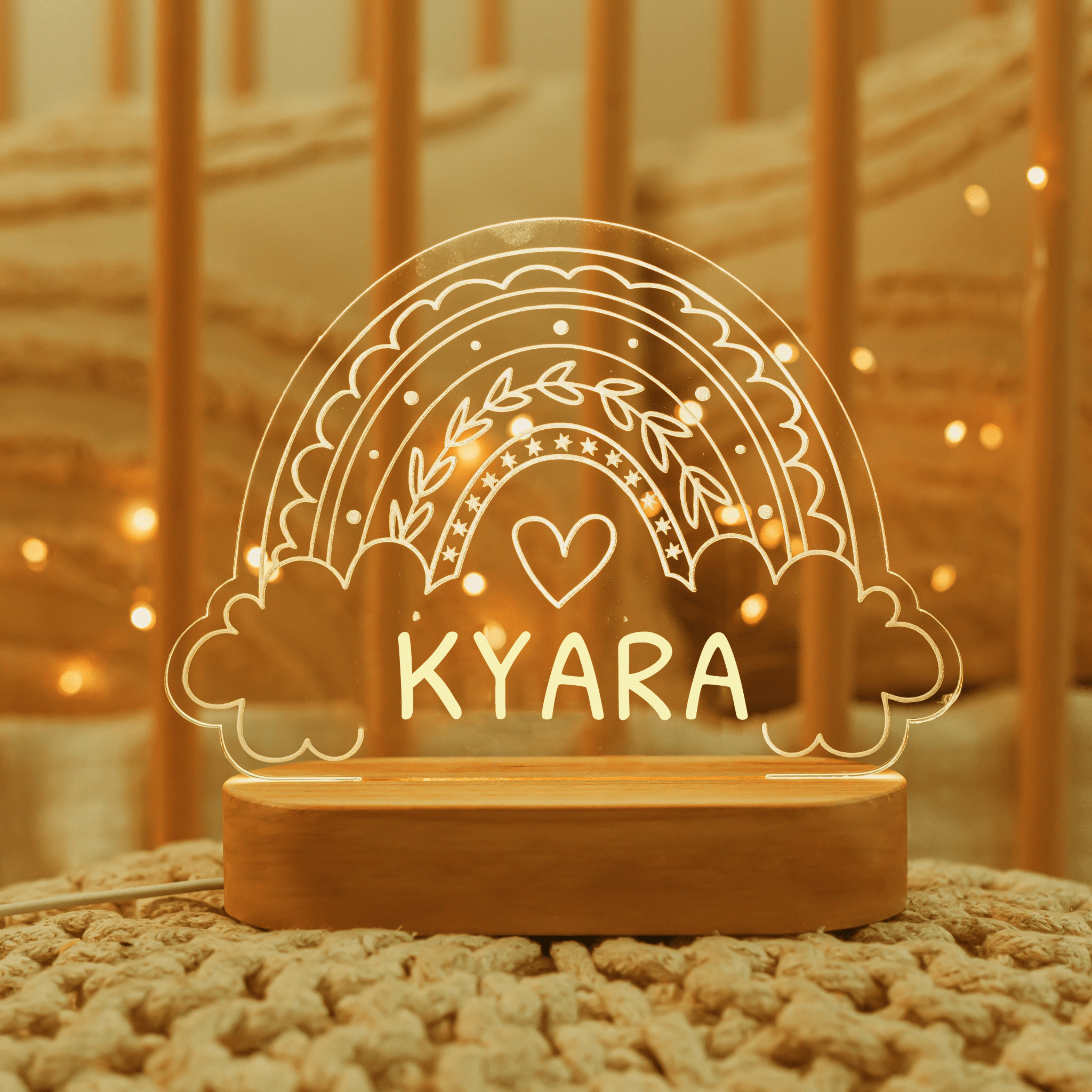 Veilleuse arc-en-ciel personnalisée avec prénom – Lampe LED douce avec base en bois, idéale pour une chambre de bébé et un cadeau de naissance, baptême ou anniversaire.