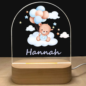Lampe personnalisée bébé ourson bleu avec prénom. Veilleuse LED idéale pour une chambre d'enfant et un cadeau naissance ou baptême.