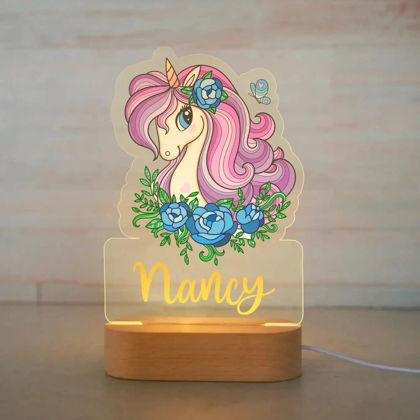 Veilleuse licorne personnalisée avec prénom – Lampe LED en bois, design licorne romantique avec rose, idéale pour une chambre d’enfant.