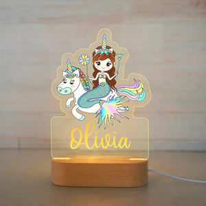 Veilleuse licorne personnalisée avec prénom – Lampe LED en bois, motif sirène sur une licorne, parfaite pour une chambre d’enfant et un cadeau personnalisé.