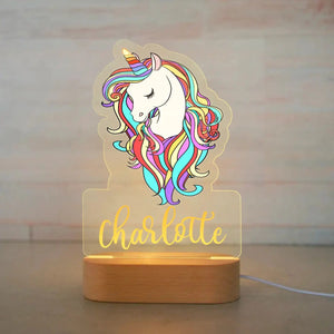 Veilleuse licorne personnalisée avec prénom – Lampe LED en bois, design tête de licorne multicolore, idéale pour une décoration féérique.