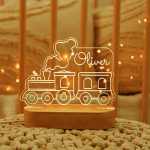 Veilleuse train personnalisée avec prénom – Lampe LED locomotive avec base en bois, idéale pour une chambre d’enfant et un cadeau de naissance ou baptême.