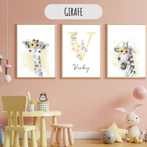 Triptyque d’affiches murales pour chambre enfant avec girafe aquarelle jaune pastel