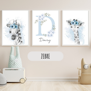Triptyque d’affiches pour chambre enfant avec zèbre aquarelle et tons bleus doux