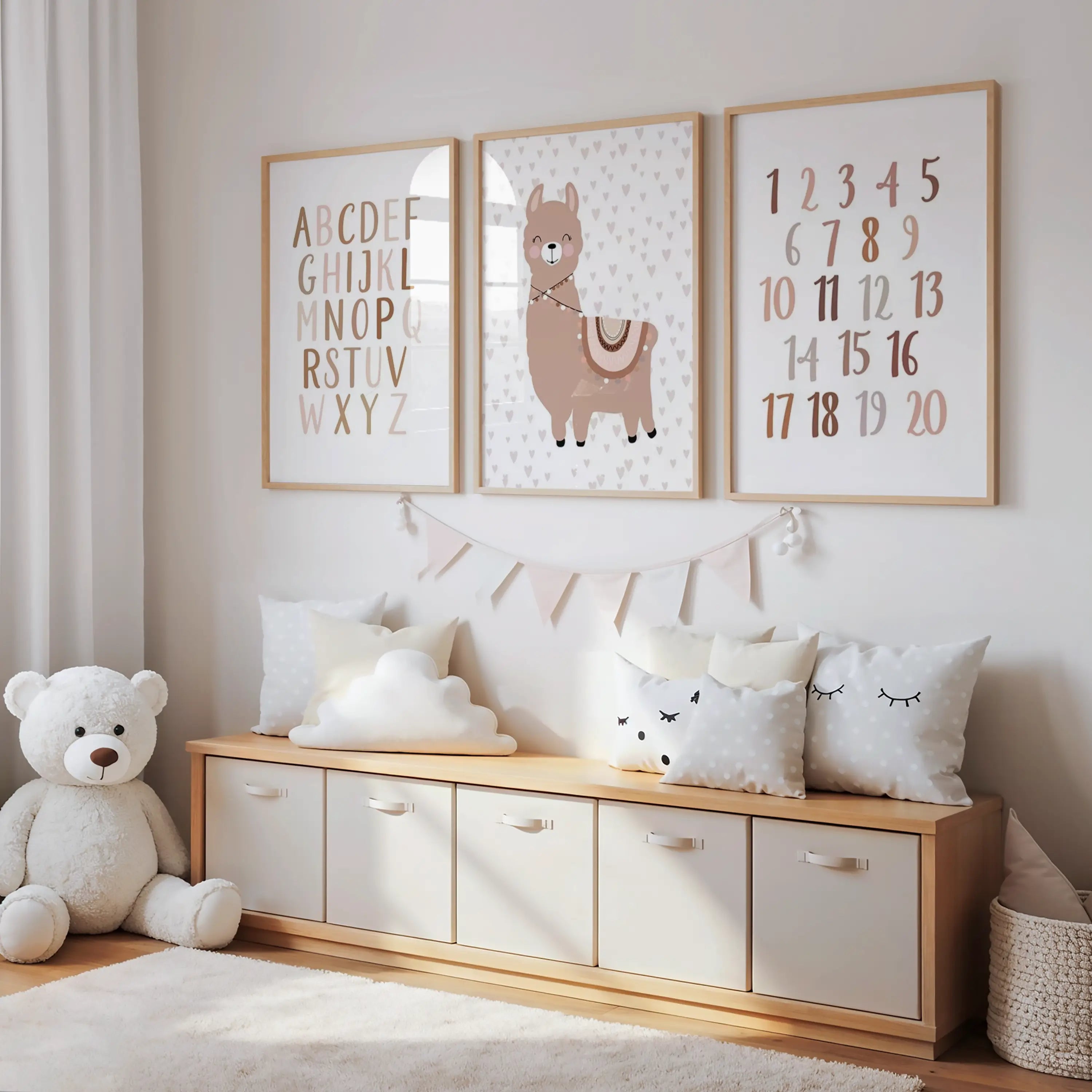 Affiche alphabet et chiffres enfant aux tons beige et marron avec illustration lama, idéale pour chambre bébé éducative