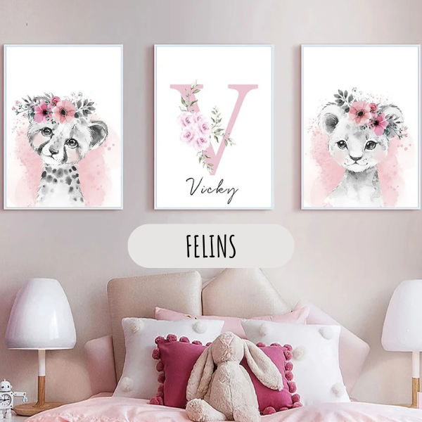 Affiche enfant félin illustré à l’aquarelle avec couronne florale rose, décoration murale raffinée pour chambre bébé.