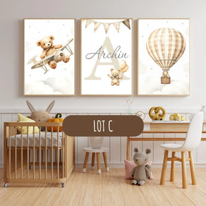 Affiche prénom bébé avec initiale et montgolfière ourson, décoration murale chambre enfant ton beige marron, style scandinave doux