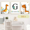 Lot de 3 affiches dinosaures personnalisables avec prénom, parfait pour une décoration de chambre bébé sur le thème de l'aventure.