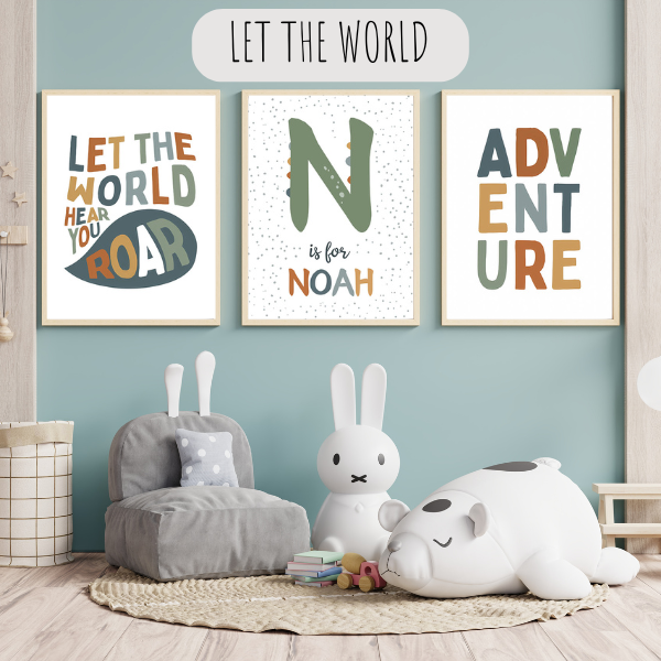 Affiches décoratives personnalisées avec prénom sur le thème des dinosaures et de l'aventure. Parfaites pour une décoration murale chambre enfant ou comme cadeau personnalisé bébé.