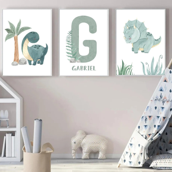 Affiches personnalisées dinosaures en vert sauge, imprimées sur toile coton canvas, parfaites pour une décoration murale chambre bébé ou enfant.