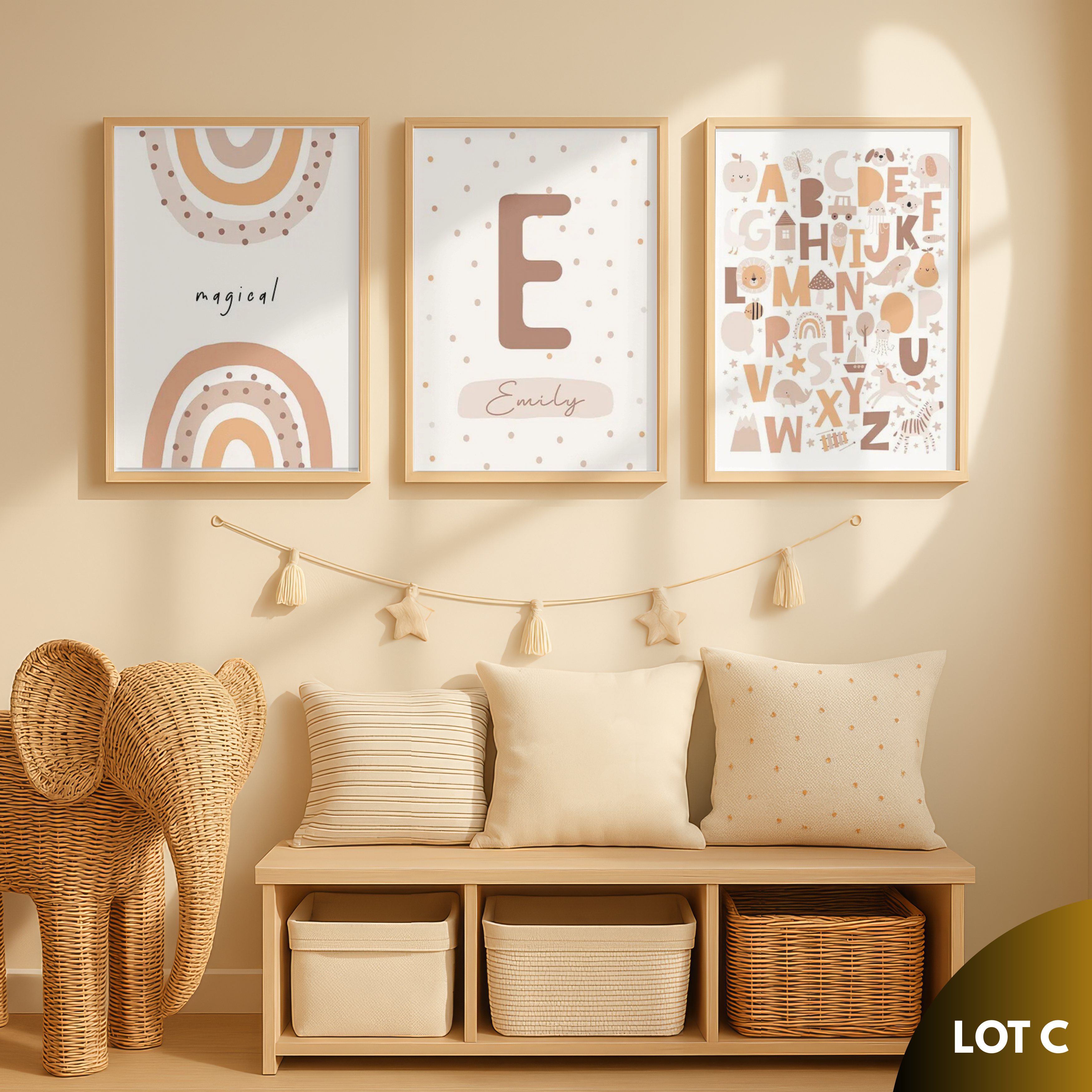 Décoration murale chambre bébé avec ensemble d’affiches bohème arc en ciel oie et alphabet dans ambiance chaleureuse