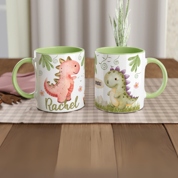 Mug personnalisé avec motif dinosaure et prénom, intérieur vert, parfait pour les petits fans de dinosaures.