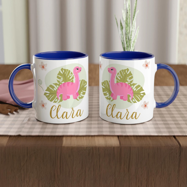 Mug dinosaure rose avec prénom personnalisé, intérieur bleu, idéal comme cadeau original pour enfant.