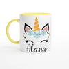Mug blanc avec illustration licorne et flocons, anse jaune et intérieur jaune lumineux