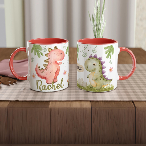 Mug avec prénom et motif dinosaure, intérieur rouge, cadeau ludique pour enfant.

