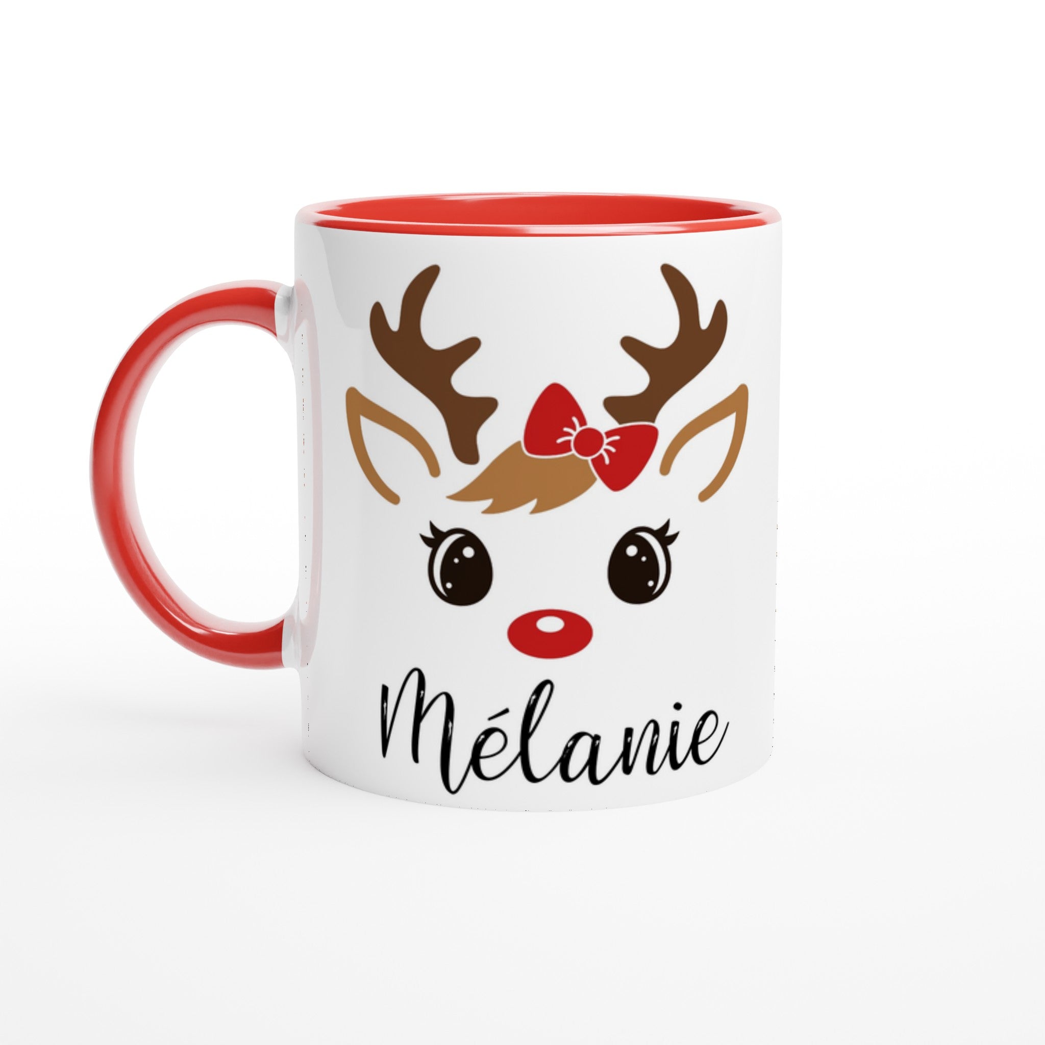 Mug de Noël décoré d’un renne festif aux yeux ouverts avec nœud rouge, anse rouge et intérieur rouge.