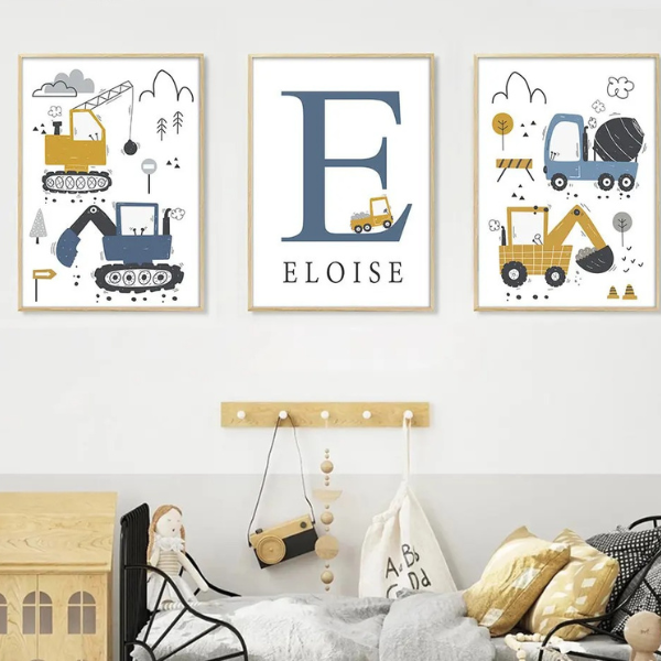 Affiche personnalisée sur le thème chantier avec pelleteuse, grue et prénom au centre, décoration murale chambre enfant.