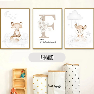 Triptyque d’affiches pour chambre bébé avec renard assis sur des nuages, étoiles et ambiance douce et poétique