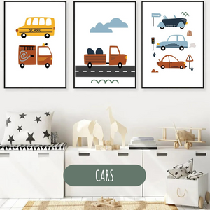 Triptyque d’affiches décoratives pour enfant avec voitures, camions et signalisation routière