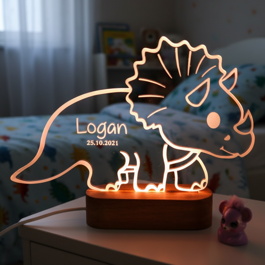 Veilleuse LED tricératops utilisée comme décoration douce pour chambre d’enfant.